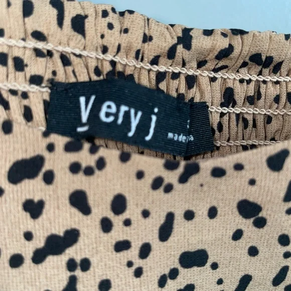NWOT Very J Nude Dalmatian Print Polka Dot Ruffle Sleeve Top Size 3X - Picture 3 of 7